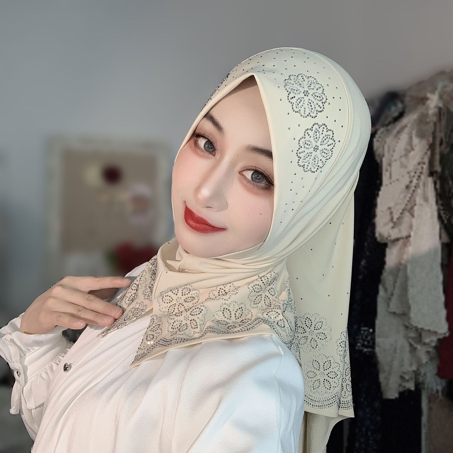 Women Fashion Wear - ฮิญาบสำเร็จรูปสำหรับผู้หญิงมุสลิม ประดับด้วยคริสตัลลายดอกไม้ ผ้าชีฟฟอนเนื้อนุ่ม ผ้าคลุมศีรษะสำเร็จรูปสำหรับละหมาดประจำวัน