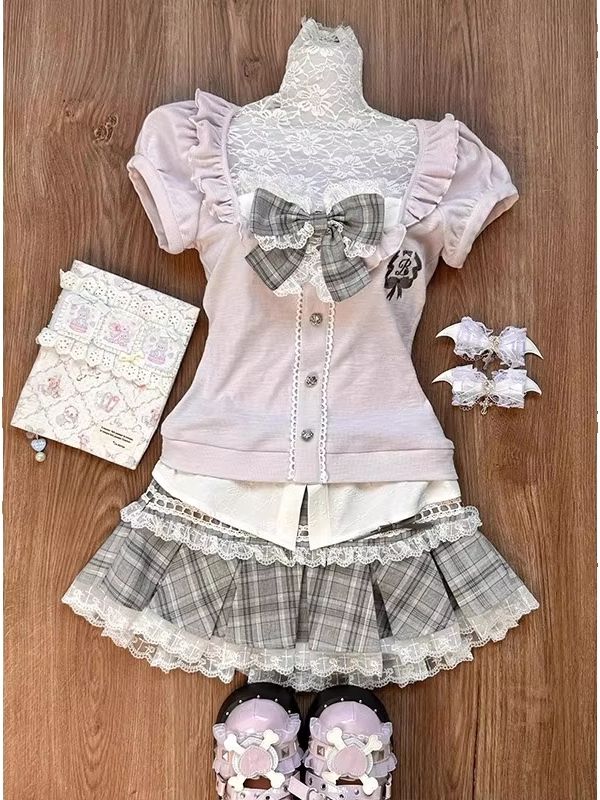 Women Fashion Wear - เสื้อผู้หญิงสีชมพูตกแต่งลูกไม้พร้อมโบว์ขนาดใหญ่และแขนพอง, ชุดกระโปรงสองชิ้นลายสก็อตสีเทาเอวสูงแบบจีบ, สไตล์โลลิต้า, สไตล์สาวหวานแบบญี่ปุ่น, สไตล์สาวหวานละมุน, สไตล์