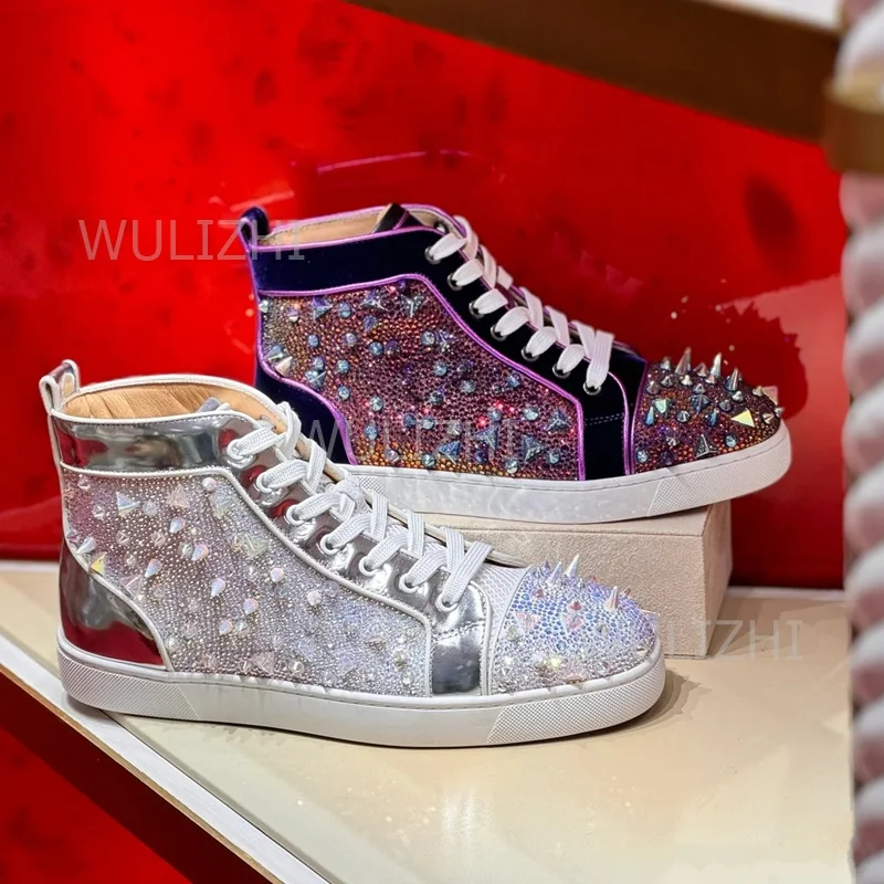 Women'S Fashion Running Shoes - รองเท้าผ้าใบผู้ชายสีม่วงเข้มประดับคริสตัลแบบร้อยเชือก พื้นสีแดง รองเท้ากีฬาข้อสั้น ประดับเพชร หนังกลับ รองเท้าวิ่งลำลอง