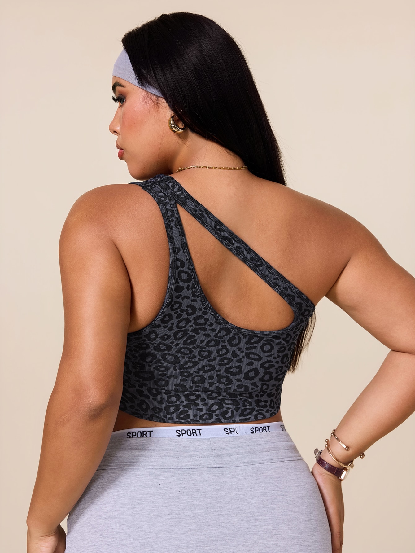 เสื้อชั้นในกีฬาแบบไม่สมมาตรสำห - Asymmetric Top Women บทวิจารณ์และราคา