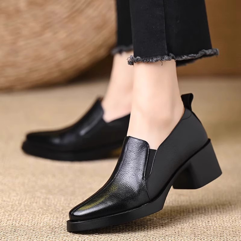 รองเท้าหนังผู้หญิง 2025 สไตล์ใ - Women Fashion Trend 2025 บทวิจารณ์และราคา