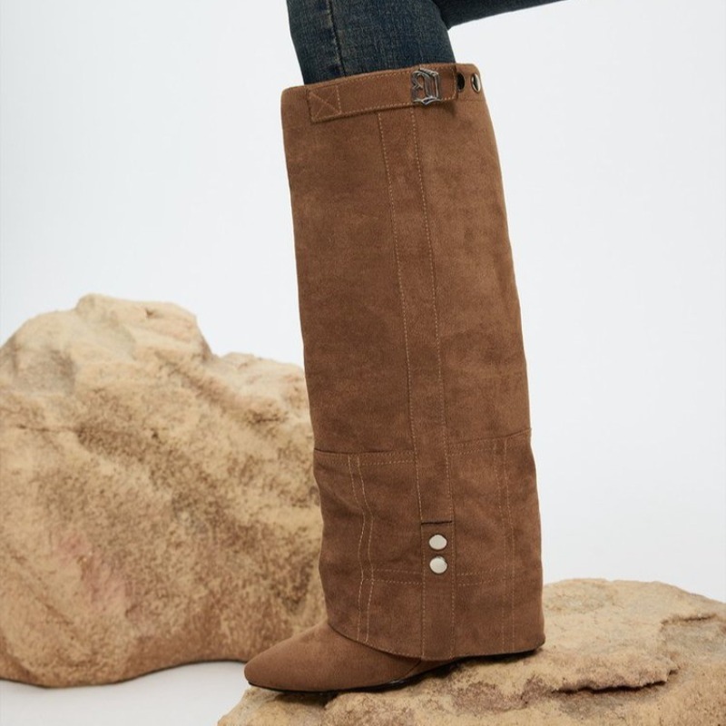 รองเท้าบูทผู้หญิง ดีไซน์หรูหรา - Women Fashion Trend 2025 บทวิจารณ์และราคา